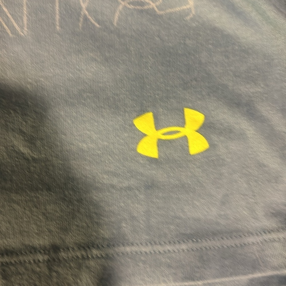 Girls Under Armour T shirt. Youth medium - Picture 3 of 4